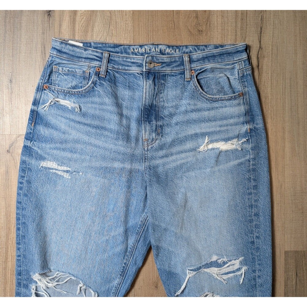 American Eagle Size 14 Mom Jean Ripped Distressed Medium Wash 90s Grunge Indie - Picture 3 of 8